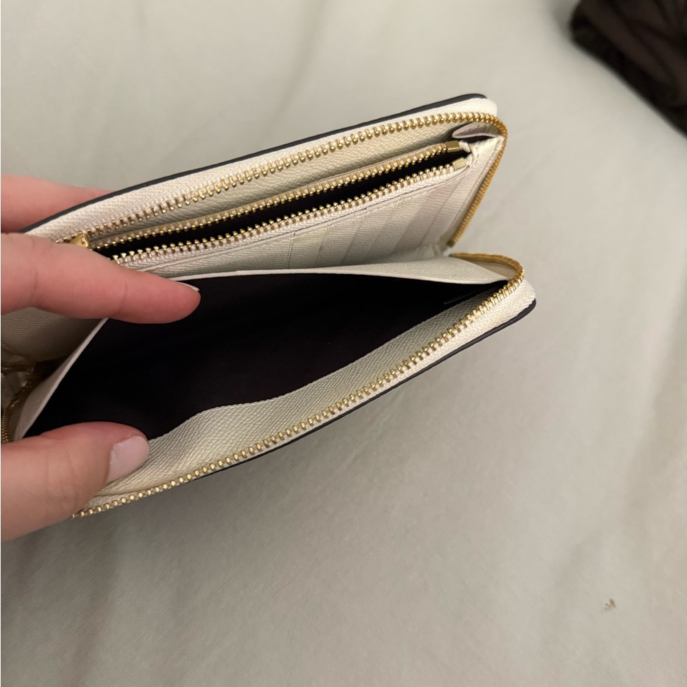 Coach White Leather Wallet with Gold Hardware - Picture 8 of 8